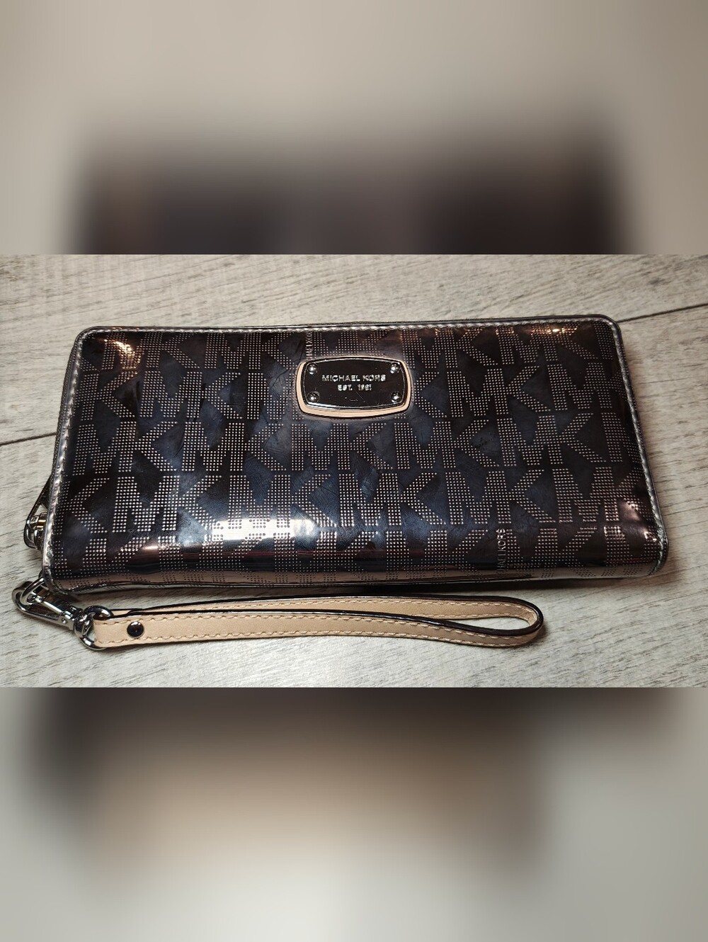 Y2K Michael Kors Metallic Patent Leather Multifunction Wristlet Clutch